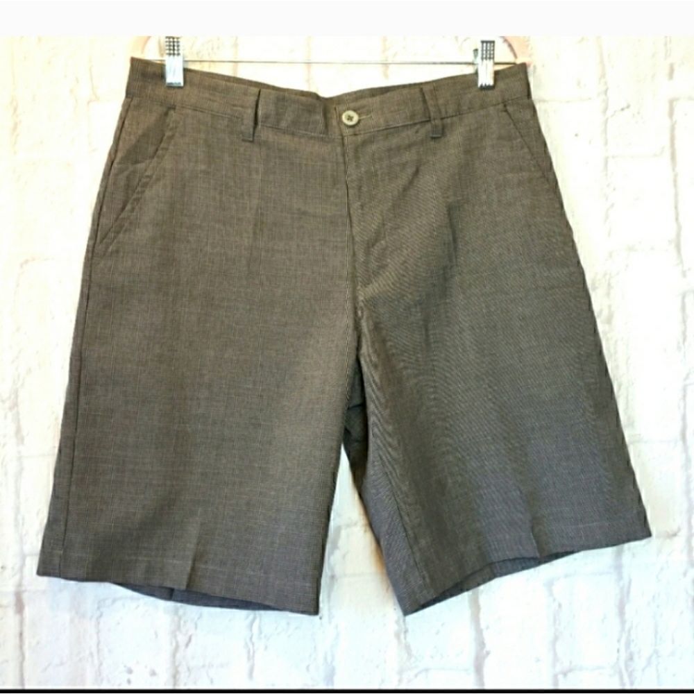 IZOD GOLF Houndstooth Classic Flat-Front Shorts 32
